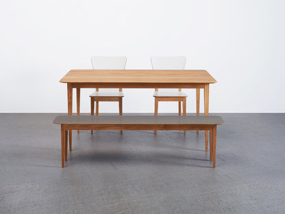 Beluga Tisch mit Stühlen und Bank