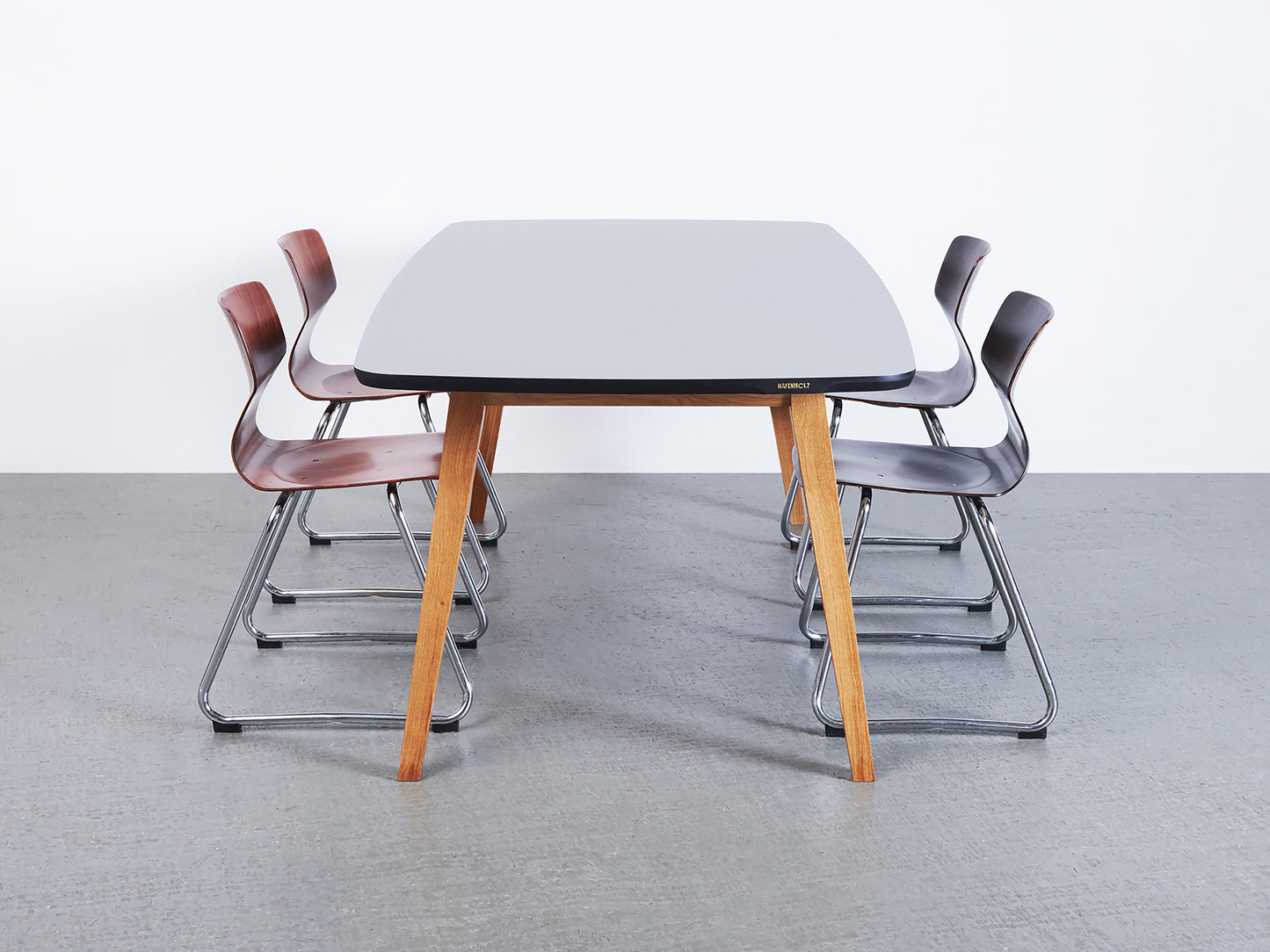 Orca Tisch mit Stühlen